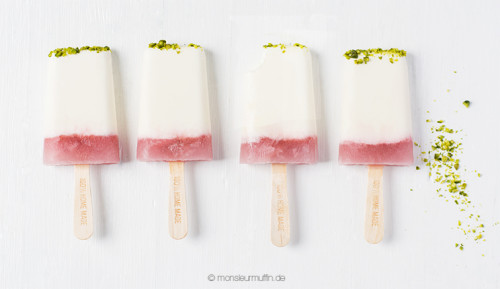 Sour Cream, Rhubarb & Pistachio Popsicles via Monsieur Muffin